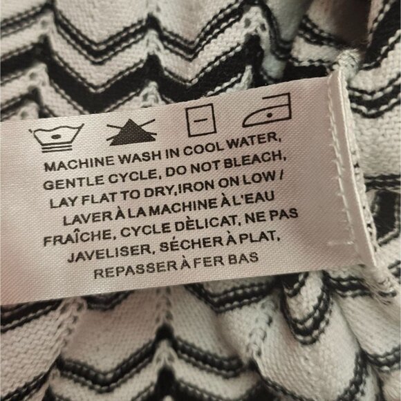 Tradition Womens Black & White Chevron Pattern Top Sz L/G 16 (14-16) - Picture 10 of 10